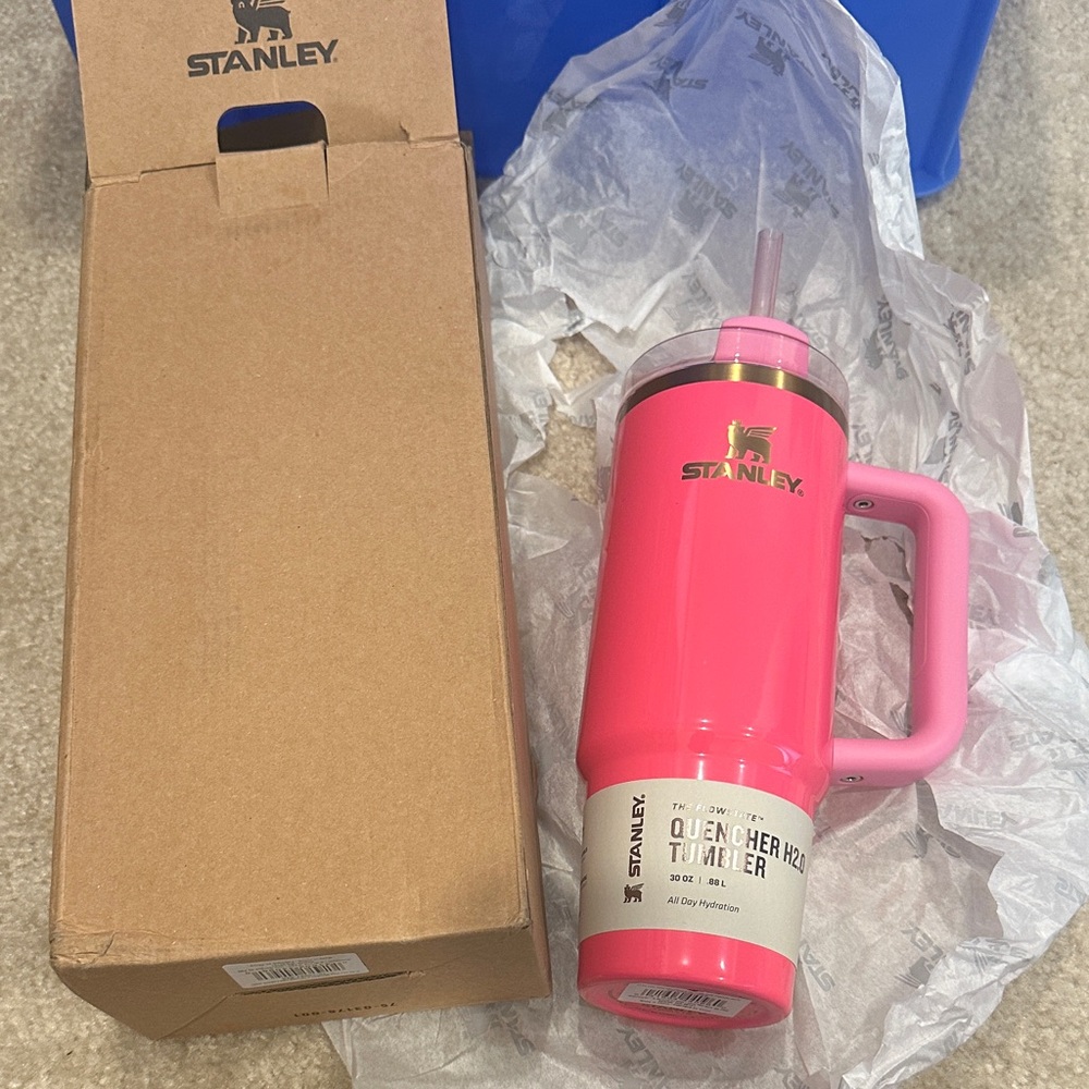 Brand New Stanley Pink Parade 30 oz Quencher H2.0 Tumbler with Handle